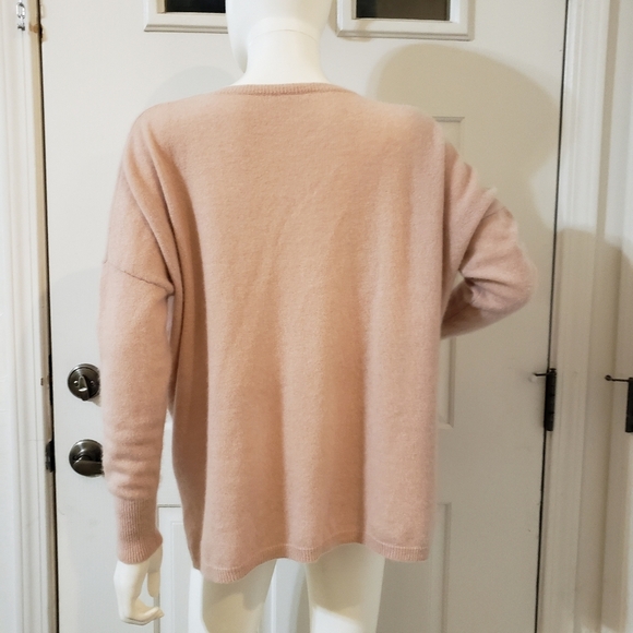 Minnie Rose Size XS Elegant Women's V-Neck Sweater in Soft Pink - Picture 3 of 8
